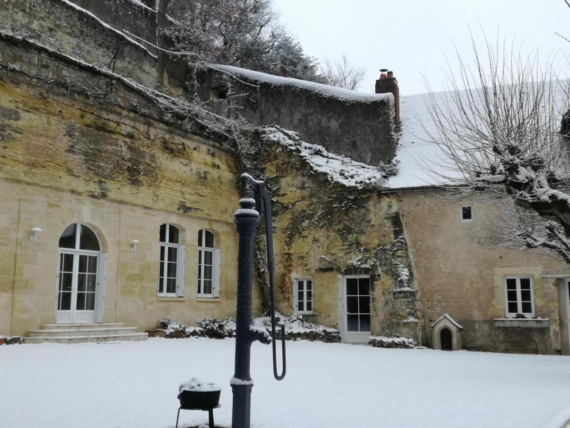 Maison Troglodyte Elegante Avec Spa, Salle De Jeux Et Jardin Clos A Vouvray - Fr-1-381-87 Dış mekan fotoğraf