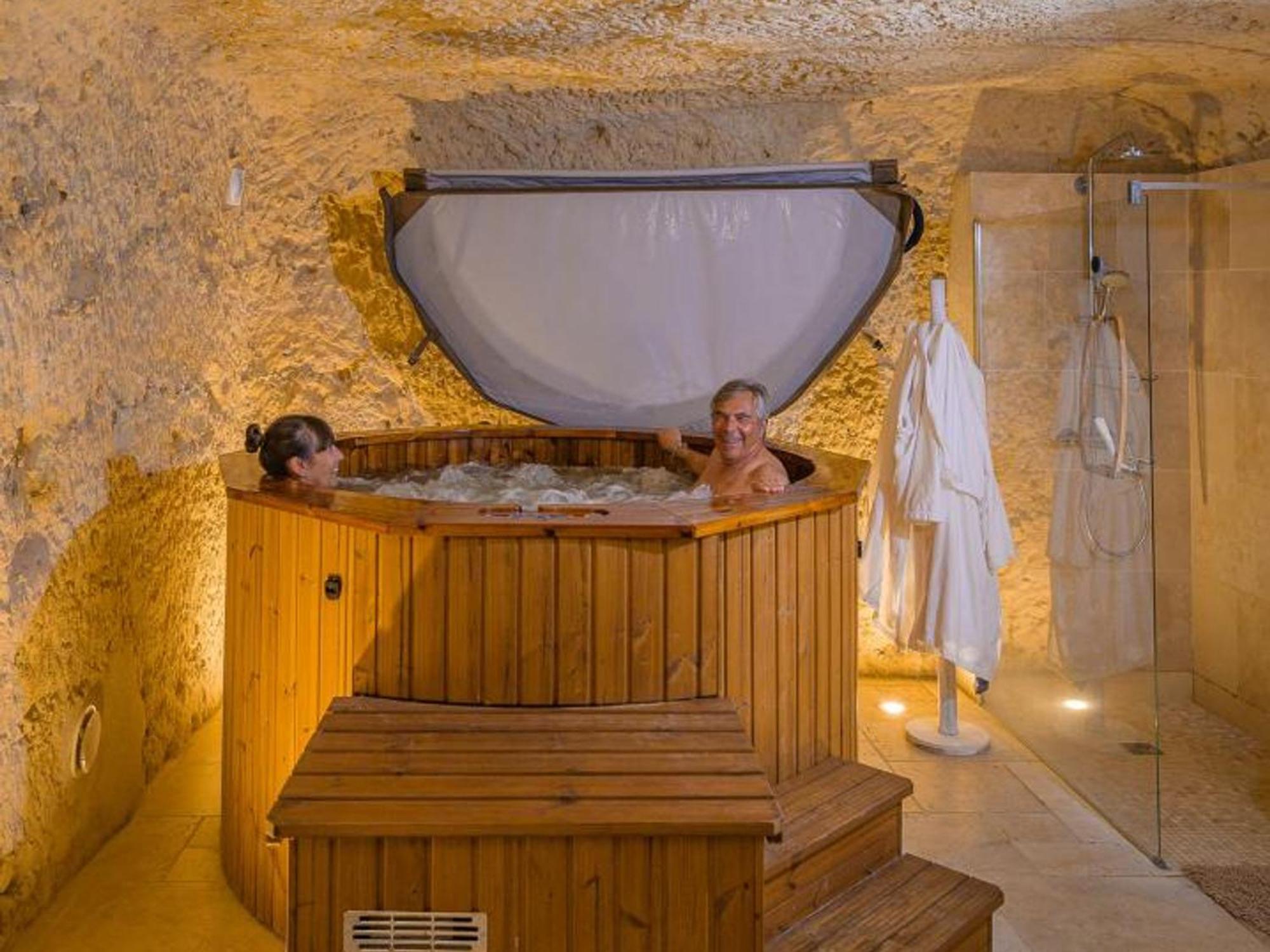 Maison Troglodyte Elegante Avec Spa, Salle De Jeux Et Jardin Clos A Vouvray - Fr-1-381-87 Dış mekan fotoğraf